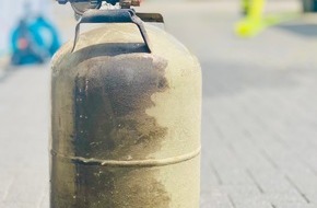 Feuerwehr Iserlohn: FW-MK: Brennende Propangasflasche in Sümmern