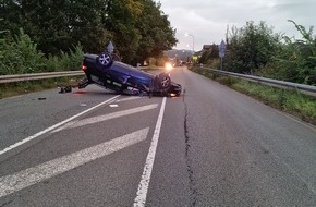 Polizeiinspektion Nienburg / Schaumburg: POL-NI: Spektakulärer Verkehrsunfall aufgrund von Ablenkung durch Smartphone