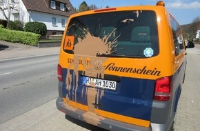 Polizeiinspektion Hildesheim: POL-HI: Alfeld: Sachbeschädigung mit Farbe an Kleinbus; Zeugenaufruf
