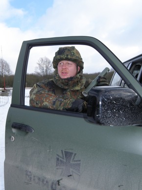 Deutsche Marine - Pressemeldung (Reportage): Bayerische Marinesoldaten kämpfen auf Bootsmannslehrgang gegen Schnee, Kälte und Übungsgegner - Sie sollen Vorgesetzte werden und umsichtig handeln