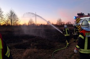 Kreisfeuerwehr Rotenburg (Wümme): FW-ROW: 3000m² Vegetationsfläche geraten in Brand