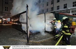 Feuerwehr München: FW-M: Baucontainer in Flammen (Neuhausen)
