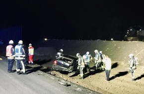 Feuerwehr Bochum: FW-BO: Pkw überschlägt sich auf der A448