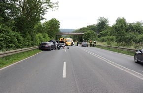 Kreispolizeibehörde Höxter: POL-HX: Verkehrsunfall mit Verletzten auf der B64 in Höhe Höxter Albaxen