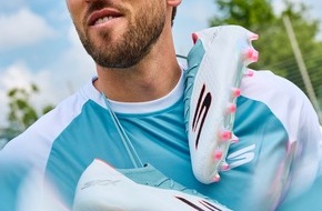 Skechers USA Deutschland GmbH: SKECHERS FOOTBALL ÜBERNIMMT DIE KONTROLLE AUF DEM PLATZ MIT DEM NEUEN SKX_2 FUSSBALLSCHUH