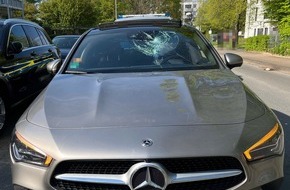 Polizei Bielefeld: POL-BI: Opfer fällt nach Vollbremsung von Motorhaube