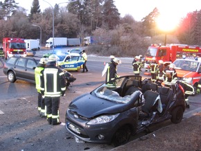 KFV-CW: Schwerverletzter mit Hubschrauber in Klink gefolgen
Schwerer Verkehrsunfall in Nagold