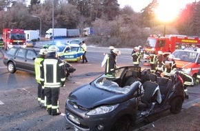 Kreisfeuerwehrverband Calw e.V.: KFV-CW: Schwerverletzter mit Hubschrauber in Klink gefolgen
Schwerer Verkehrsunfall in Nagold