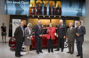 Opel Automobile GmbH: Kanzlerin Angela Merkel zu Gast am Opel-Stand auf der IAA in Frankfurt (mit Bildern)