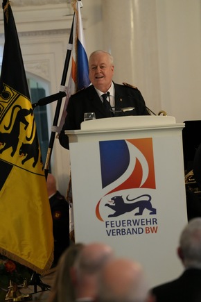 FWV BW: Dr. Frank Knödler wird Ehrenpräsident des Landesfeuerwehrverbandes Baden-Württemberg und erhält die Stauffermedaille in Gold