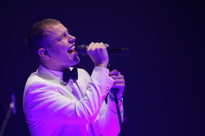 Channel Aid 2025: Rea Garvey begeistert mit emotionalem Orchester-Abend im Deutschen Schauspielhaus