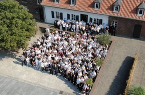 Polizei Duisburg: POL-DU: Huckingen: Die Polizei Duisburg empfängt neue Anwärterinnen und Anwärter