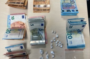 Polizei Düsseldorf: POL-D: Stadtmitte - Charlottenstraße / Friedrich-Ebert-Straße - OSD und Polizei Düsseldorf nehmen mutmaßliche Drogendealer fest - Bargeld und Drogen sichergestellt