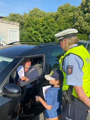 POL-BOR: Kinder verteilen Dank- und Denkzettel an Autofahrer