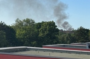 Feuerwehr Dortmund: FW-DO: Gro&szlig;brand auf Recyclinghof im Dortmunder-Lindenhorst Mischm&uuml;ll und Altreifen in Flammen - rund 80 Einsatzkr&auml;fte im Einsatz