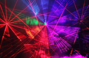 Intrapace/Stadtkrankenhaus Schwabach: Lasershow der Extraklasse im Parkbad Schwabach - Eintritt am 8.9. und 9.9. frei