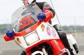 Johanniter Unfall Hilfe e.V.: Kampf dem Herzstillstand / "Defis" für Stauhilfe-Motorräder / Eine Aktion der Johanniter und des AvD