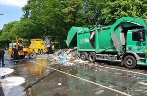 Feuerwehr Gelsenkirchen: FW-GE: Mehrstündiger Feuerwehreinsatz wegen brennendem Hausmüll auf der Overwegstraße