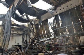Polizei Mettmann: POL-ME: Brand in einer Papierfabrik - Brandursache weiterhin unklar - Hilden - 2102079