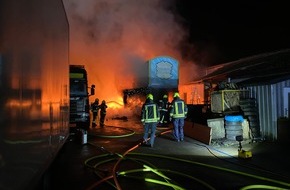 Feuerwehr Gelsenkirchen: FW-GE: Brand auf dem Gelände eines Schaustellerbetriebes in Gelsenkirchen-Ückendorf verursacht hohen Sachschaden