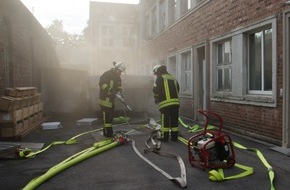 Freiwillige Feuerwehr Menden: FW Menden: Alarmübung Löschzug Nord bei Firma GEFI in Bösperde