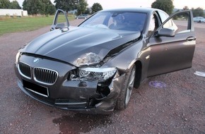 Polizei Minden-L&uuml;bbecke: POL-MI: BMW-Fahrer driftet in stehendes Fahrzeug - Camper schwer verletzt