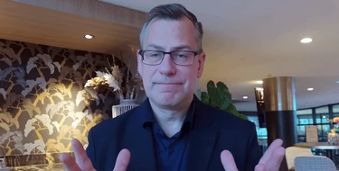 AKAD University: Europaweit startet erste KI als Gastprofessur an der AKAD University