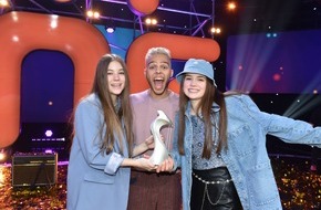 KiKA - Der Kinderkanal ARD/ZDF: "Dein Song" 2023: Jule (16) und Nuri (15) aus Ruppichteroth gewinnen Jubiläumsfinale und sind "Songwriterinnen des Jahres"! / Siegertitel "I am home" bekam die meisten Stimmen beim Publikums-Voting