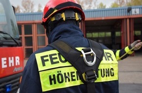 Feuerwehr Oberhausen: FW-OB: Höhenretter der Feuerwehr Oberhausen unterstützen Kollegen der Feuerwehr Emmerich.