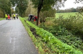 Polizeiinspektion Cuxhaven: POL-CUX: Verkehrsunfall zwischen landwirtschaflichem Gespann und LKW auf der Kreisstraße 54 im Bereich Loxstedt (Lichtbild in der Anlage)