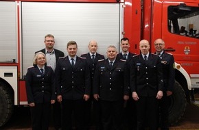 Freiwillige Feuerwehr Celle: FW Celle: Mitgliederversammlung der Feuerwehr Altencelle - Ortsbrandmeister Sebastian Promoli mit Ehrennadel des LFV Niedersachsen in Bronze ausgezeichnet
