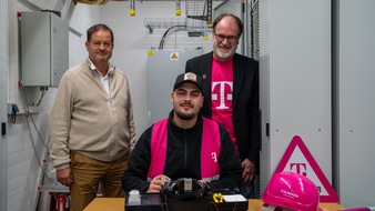 Deutsche Telekom AG: Telekom bindet erstmals Glasfaser-Netzknoten der SWM an