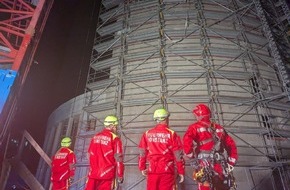 Feuerwehr Konstanz: FW Konstanz: Gemeinsame Übung der Absturzsicherung und Höhenrettung