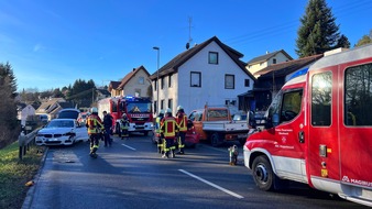 Freiwillige Feuerwehr Stockach: FW Stockach: Verkehrsunfall und Brand am Gebäude