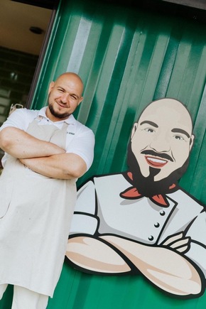TikTok-Star Ferdi Ünlü eröffnet ersten Dönerladen in der Outletcity Metzingen: Keladams Kebab
