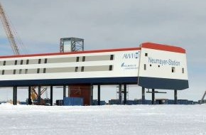 PHOENIX: PHOENIX-Programmhinweis - BITTE KORREKTUR BEI DER UHRZEIT BEACHTEN - EISZEIT-SPEZIAL live - Eröffnung der Neumayer Station III in der Antarktis, PHOENIX, Fr., 20.02.2009, bereits ab 11.00 und 20.15 Uhr