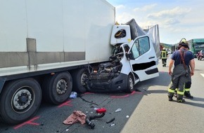 Feuerwehr Gevelsberg: FW-EN: Schwerer Verkehrsunfall auf der BAB 1