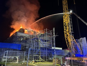 FW-Velbert: Brand im Herrenhaus des Schloss Hardenberg