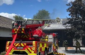 Feuerwehr Mettmann: FW Mettmann: Brand einer Photovoltaikanlage auf dem Dach eines Gehöfts