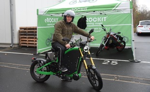 E-Motorcycle &quot;Made in Germany&quot;: Brandenburg&#039;s Minister of Economic Affairs Jörg Steinbach visits eROCKIT production