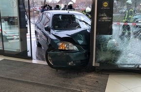 Polizeidirektion Neustadt/Weinstraße: POL-PDNW: Verkehrsunfall blockiert Discountermarkt