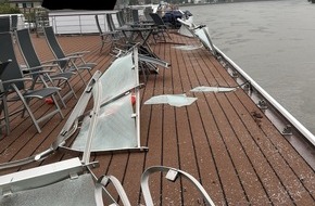 Polizeipräsidium Einsatz, Logistik und Technik: PP-ELT: Brückenanfahrung durch Fahrgastkabinenschiff in Treis-Karden