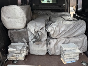 ZOLL-E: Staatsanwaltschaft Duisburg und Zollfahndung Essen - eine halbe Tonne Kokain im Duisburger Hafen sichergestellt