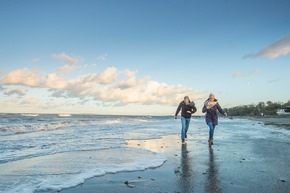 Winterauszeit am Meer: Fackeln am Strand und Wellness mit Aussicht