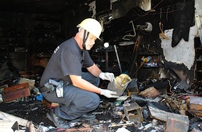 Polizeiinspektion Hameln-Pyrmont/Holzminden: POL-HM: Brand und Explosion in einer Garage