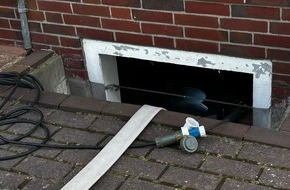 Freiwillige Feuerwehr Aurich: FW-AUR: Vollgelaufenen Keller entleert