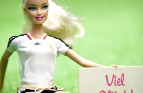 Mattel GmbH: 1:0 für DFB-Barbie / Die DFB-Barbie von Mattel sorgt kurz vor der Frauenfußball-Weltmeisterschaft 2011 für Schwung in Deutschlands Spielzeugregalen (mit Bild)
