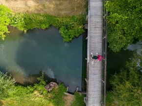 Presse-Feature: Ein Fluss, der verbindet