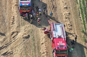 Freiwillige Feuerwehr Alpen: FW Alpen: Fl&auml;chenbrand bei Erntearbeiten