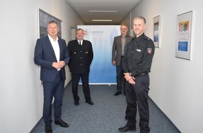 Polizei Braunschweig: POL-BS: Polizeipräsident Michael Pientka spricht Belobigung für Lebensretter aus